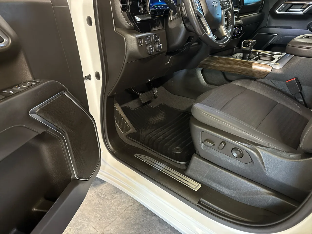2022 Chevrolet Silverado 1500 RST - Photo 13