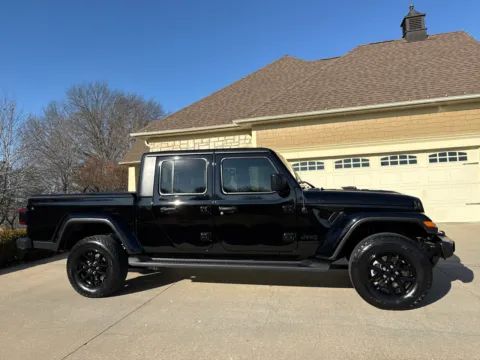More photos of 2021 JEEP GLADIATOR SPORT at Banks Motors LLC, MO
