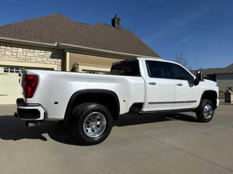 More photos of 2025 CHEVROLET SILVERADO 3500 HIGH COUNTRY at Banks Motors LLC, MO