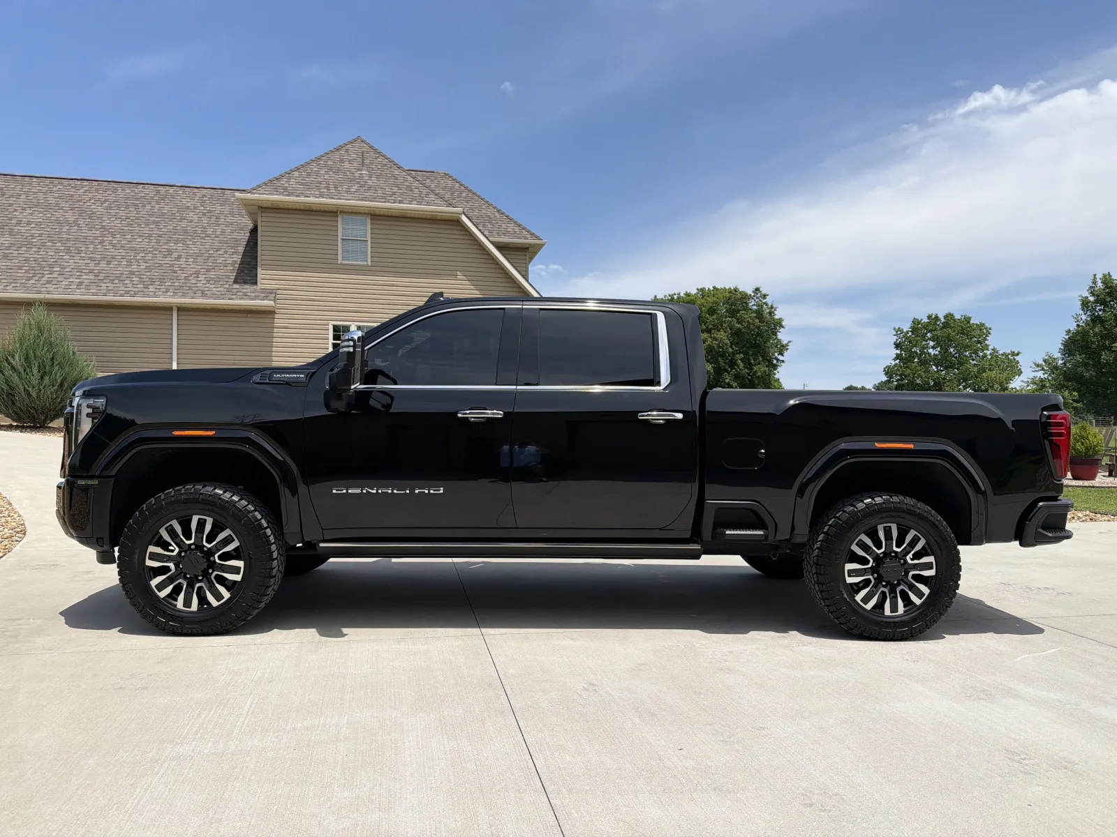 Photos of 2024 GMC Sierra 2500 HD Crew Cab Denali Ultimate Pickup 4D 6 1/2 ft for sale in Clinton, MO at Banks Motors LLC