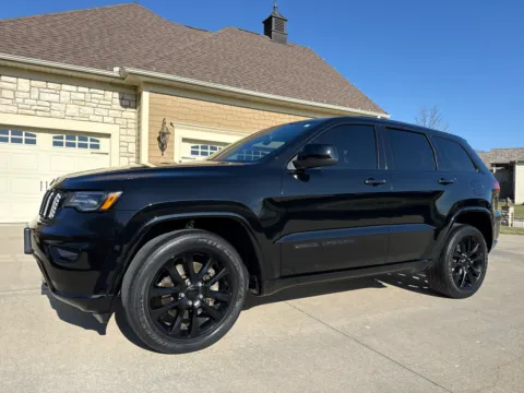 Black 2021 JEEP GRAND CHEROKEE LAREDO for sale in Clinton, MO