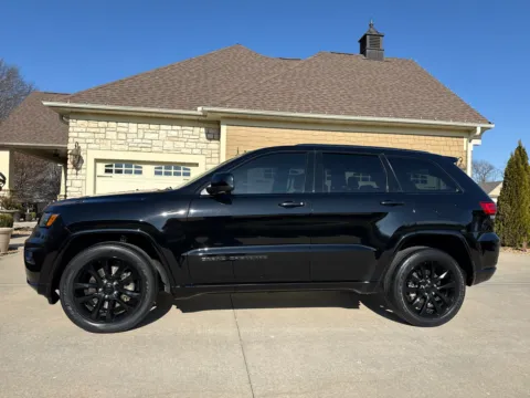 Photos of 2021 JEEP GRAND CHEROKEE LAREDO for sale in Clinton, MO at Banks Motors LLC