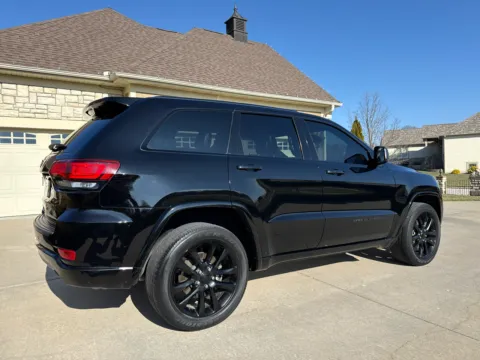 More photos of 2021 JEEP GRAND CHEROKEE LAREDO at Banks Motors LLC, MO