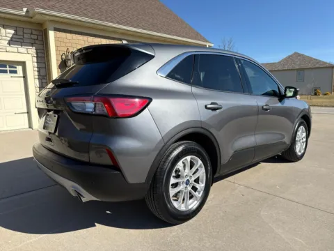 More photos of 2021 FORD ESCAPE SE at Banks Motors LLC, MO