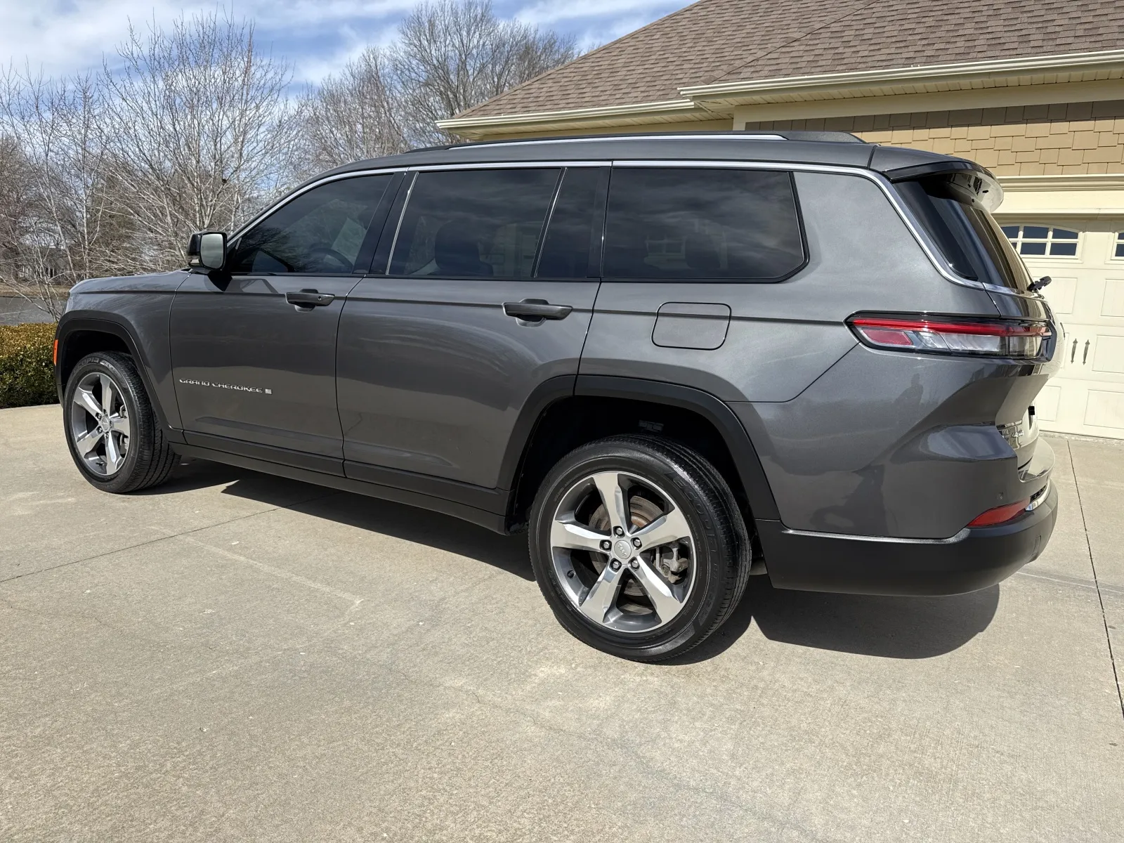 Another view of 2022 JEEP GRAND CHEROKEE L LIMITED for sale in Clinton, MO at Banks Motors LLC