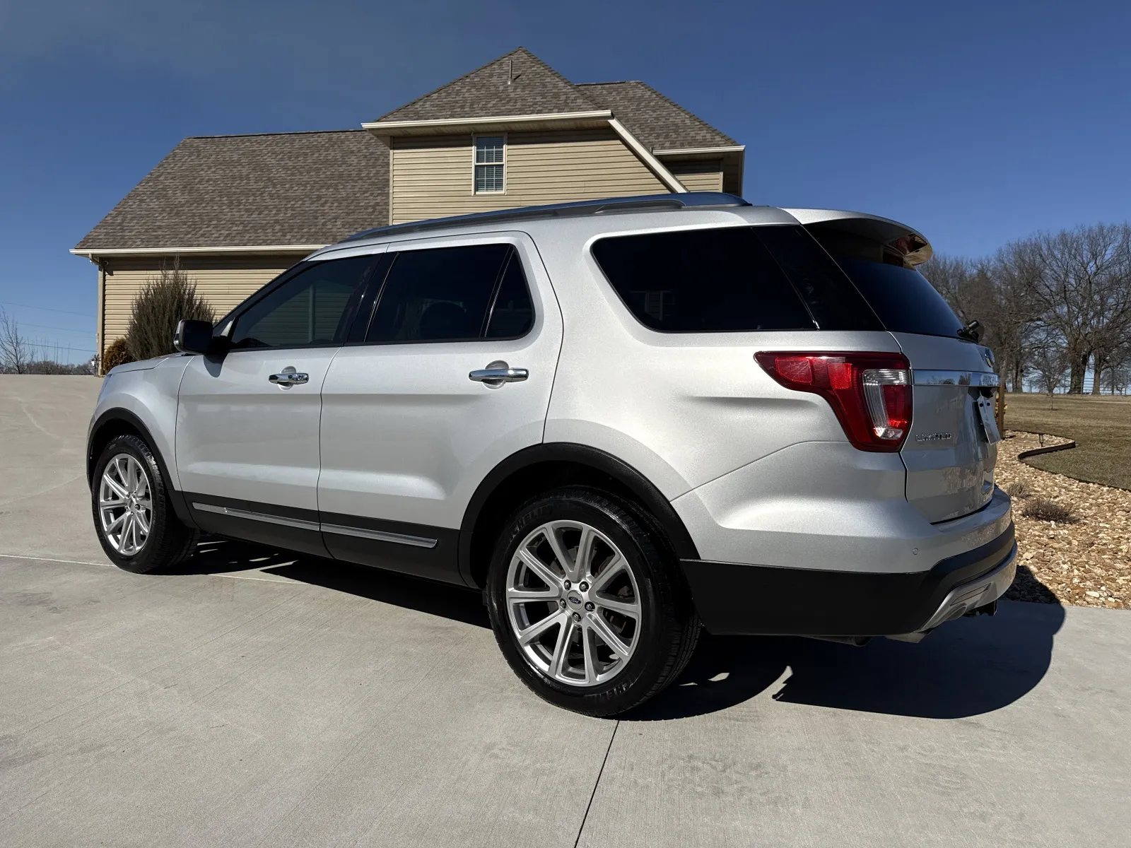 Another view of 2017 FORD EXPLORER LIMITED for sale in Clinton, MO at Banks Motors LLC