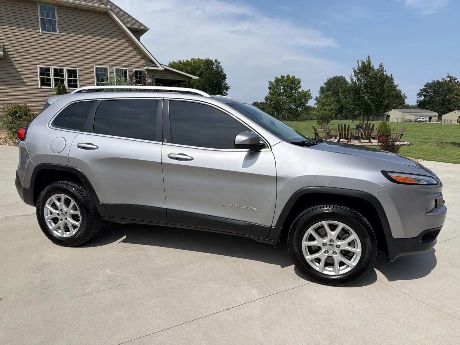 More photos of 2018 Jeep Cherokee Latitude Plus Sport Utility 4D at Banks Motors LLC, MO