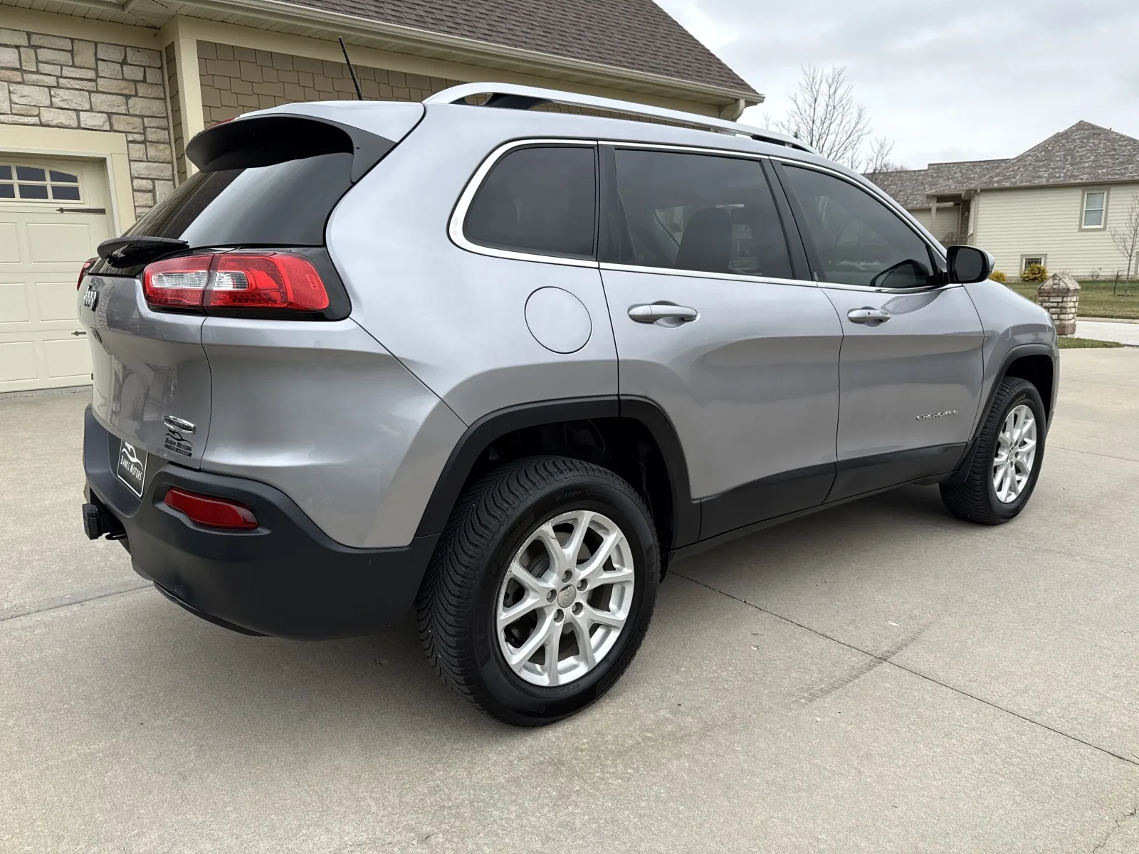 More photos of 2018 JEEP CHEROKEE LATITUDE PLUS at Banks Motors LLC, MO