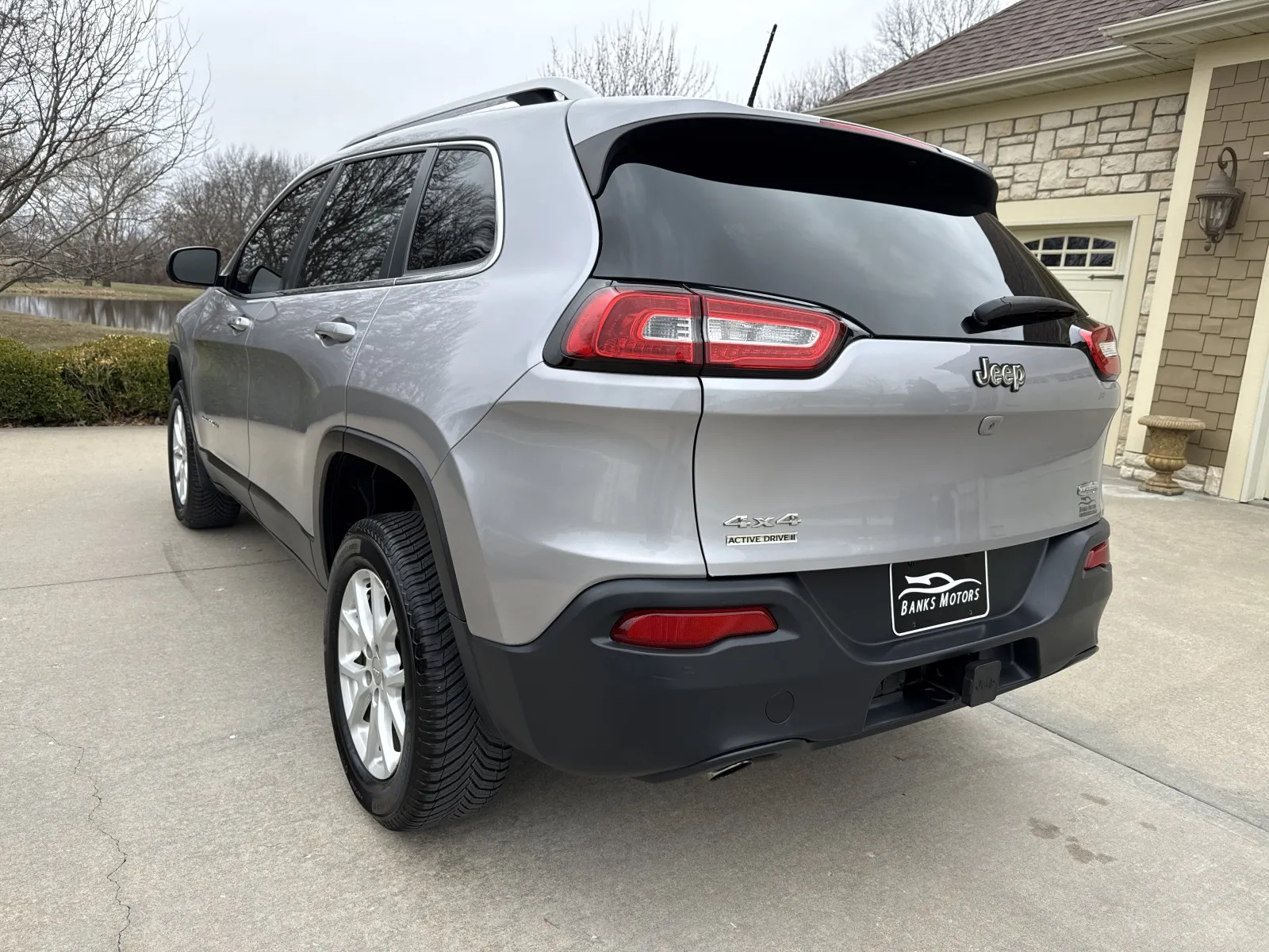 Photos of 2018 JEEP CHEROKEE LATITUDE PLUS for sale in Clinton, MO at Banks Motors LLC
