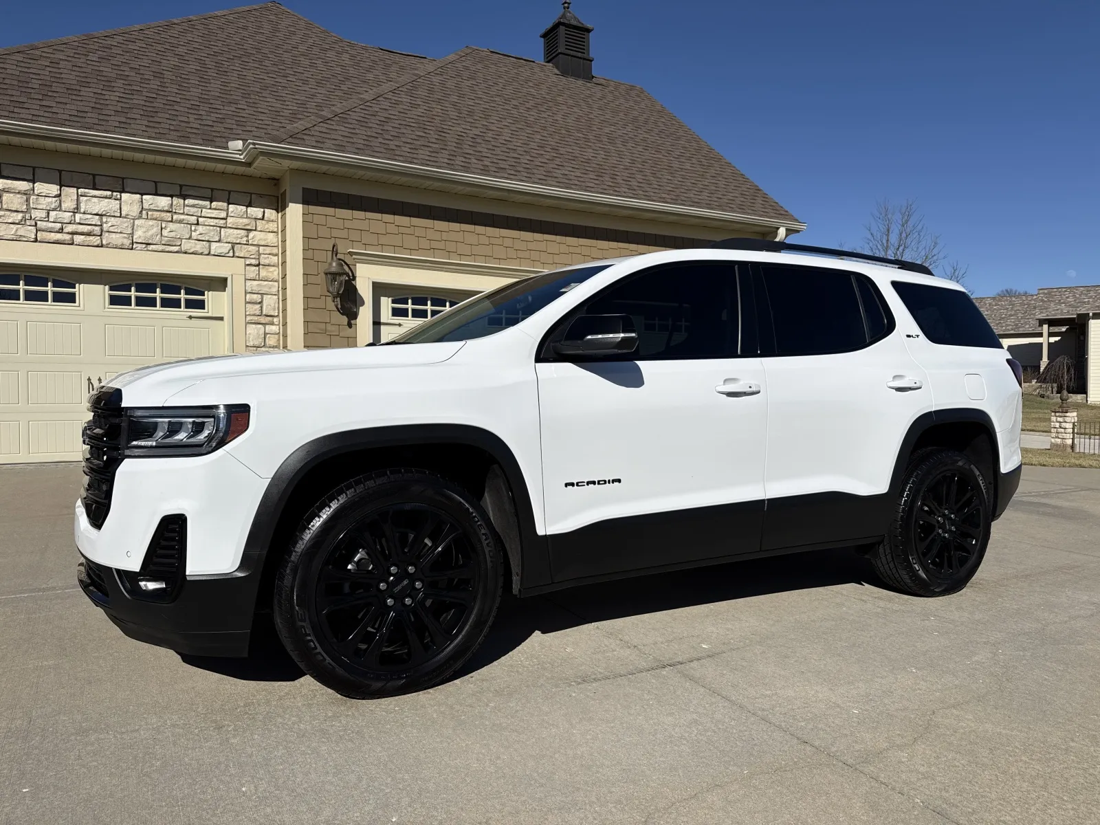 White 2023 GMC ACADIA SLT for sale in Clinton, MO