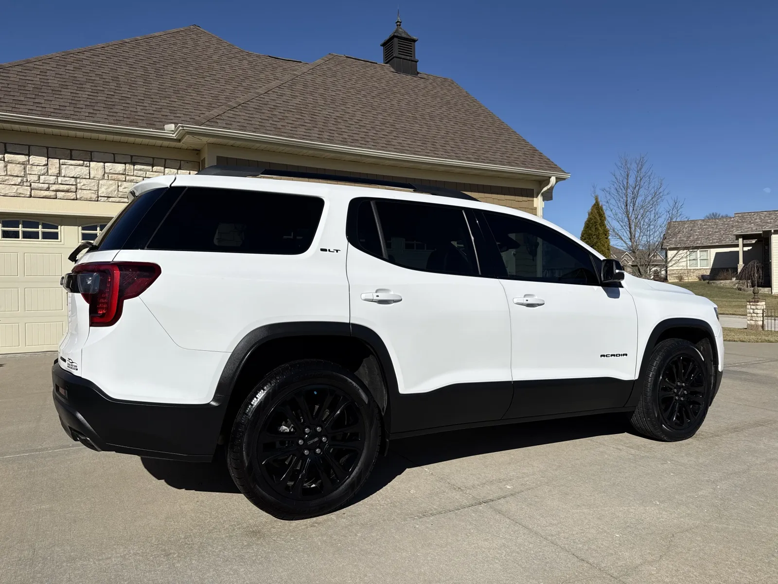 More photos of 2023 GMC ACADIA SLT at Banks Motors LLC, MO