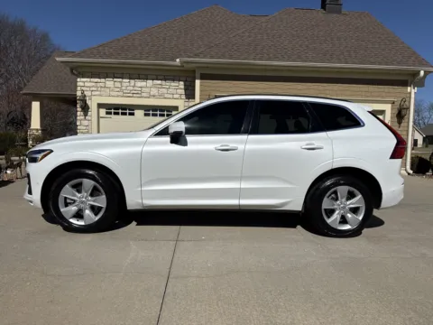 More photos of 2022 VOLVO XC60 B5 MOMENTUM at Banks Motors LLC, MO
