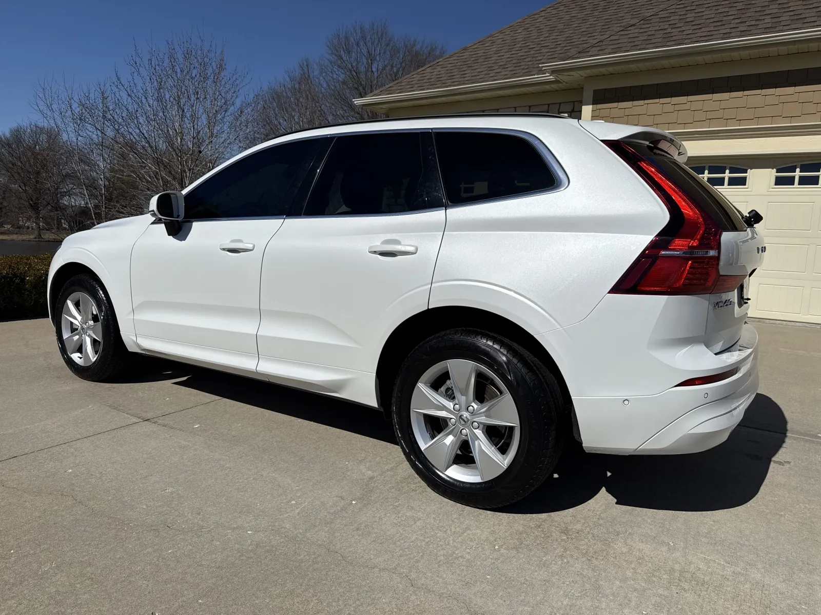 Another view of 2022 VOLVO XC60 B5 MOMENTUM for sale in Clinton, MO at Banks Motors LLC