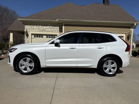 More photos of 2022 VOLVO XC60 B5 MOMENTUM at Banks Motors LLC, MO