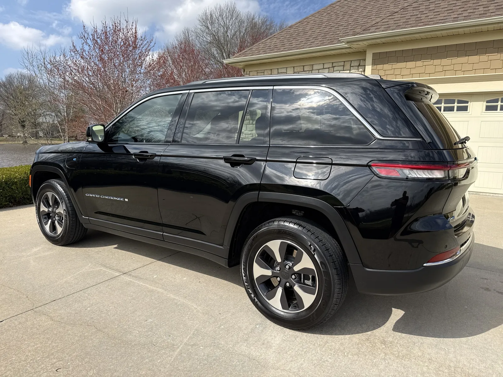 Another view of 2023 JEEP GRAND CHEROKEE LIMITED 4XE for sale in Clinton, MO at Banks Motors LLC