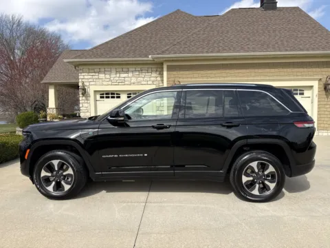 Photos of 2023 JEEP GRAND CHEROKEE LIMITED 4XE for sale in Clinton, MO at Banks Motors LLC