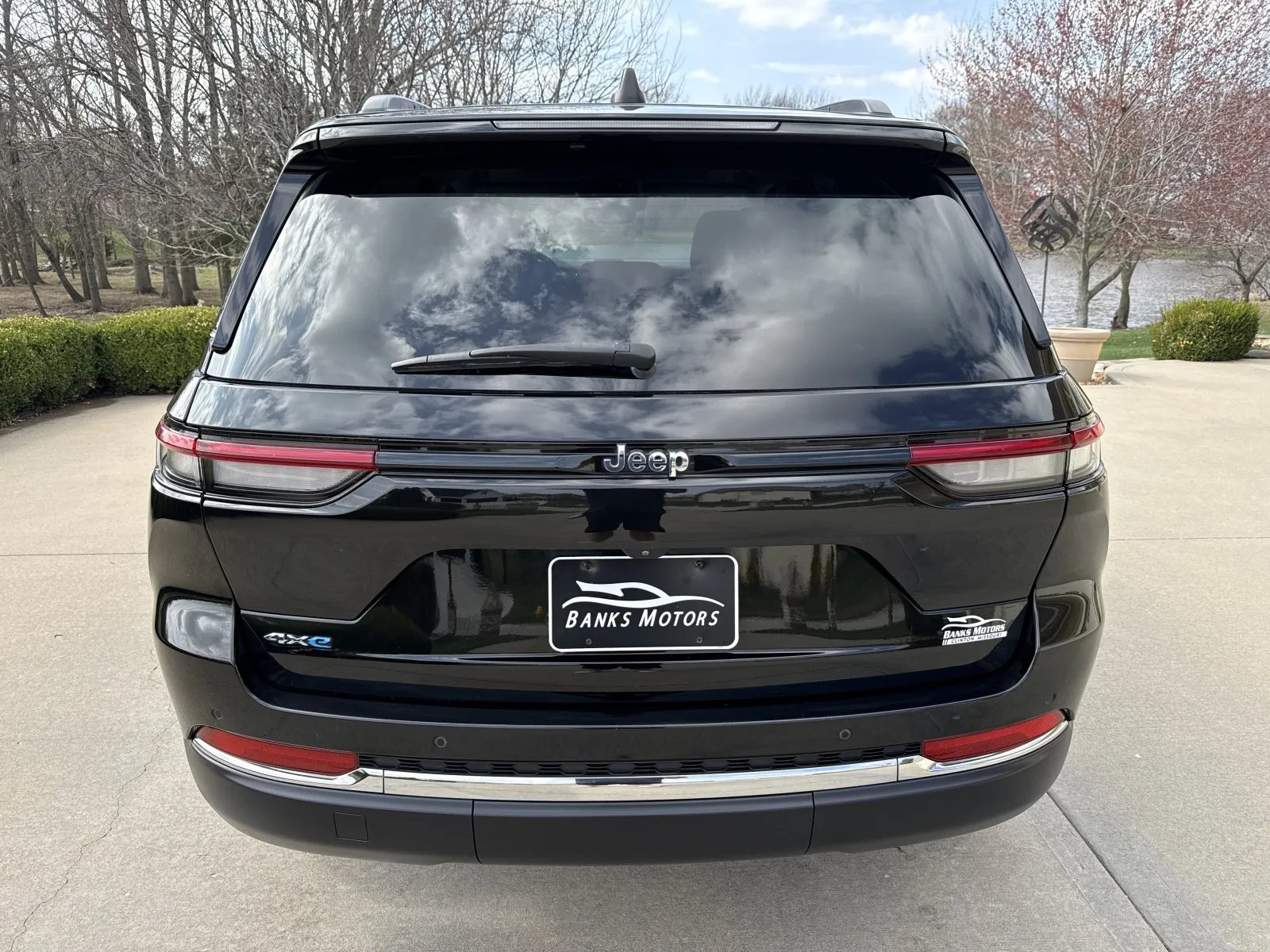 More photos of 2023 JEEP GRAND CHEROKEE LIMITED 4XE at Banks Motors LLC, MO
