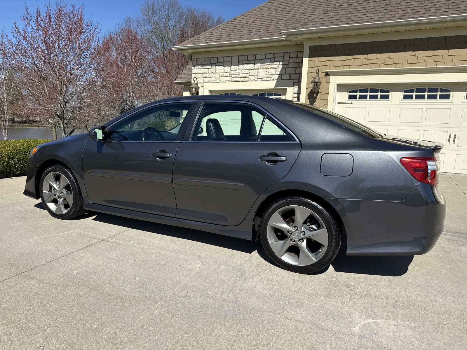Another view of 2014 TOYOTA CAMRY SE for sale in Clinton, MO at Banks Motors LLC