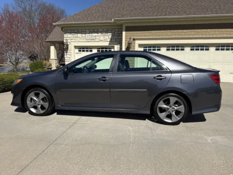 Photos of 2014 TOYOTA CAMRY SE for sale in Clinton, MO at Banks Motors LLC