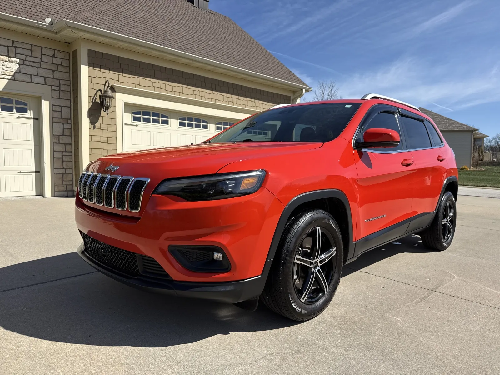 Orange 2021 JEEP CHEROKEE LATITUDE LUX for sale in Clinton, MO