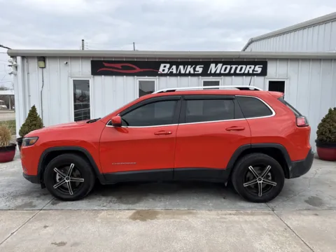 Photos of 2021 JEEP CHEROKEE LATITUDE LUX for sale in Clinton, MO at Banks Motors LLC