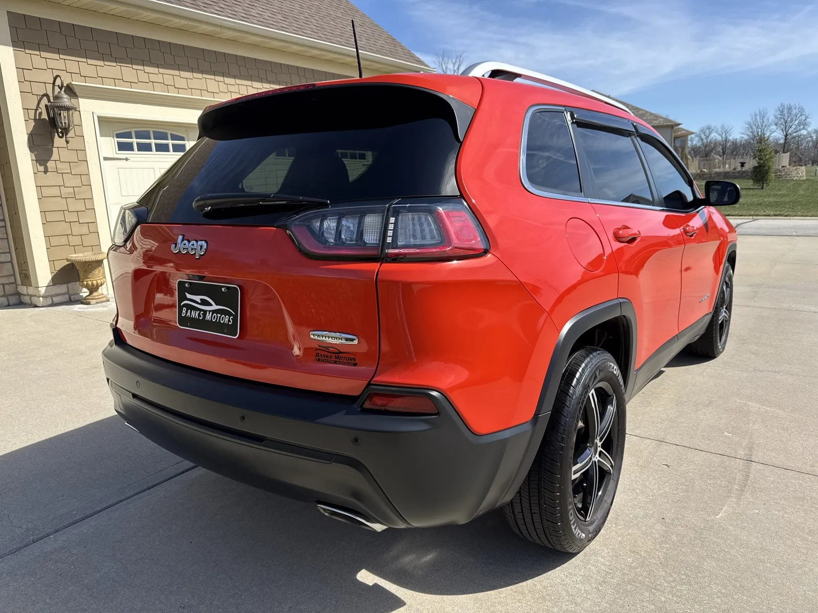 More photos of 2021 JEEP CHEROKEE LATITUDE LUX at Banks Motors LLC, MO