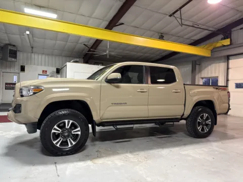 Brown 2017 TOYOTA TACOMA TRD DOUBLE CAB for sale in Clinton, MO