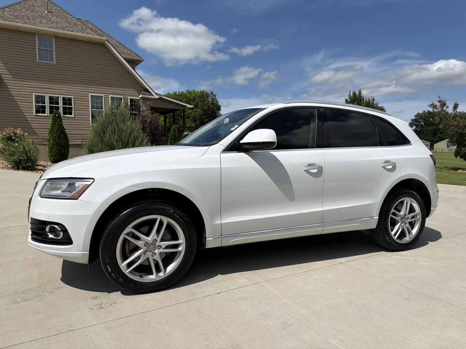 Photos of 2017 Audi Q5 2.0T Premium Plus Sport Utility 4D for sale in Clinton, MO at Banks Motors LLC
