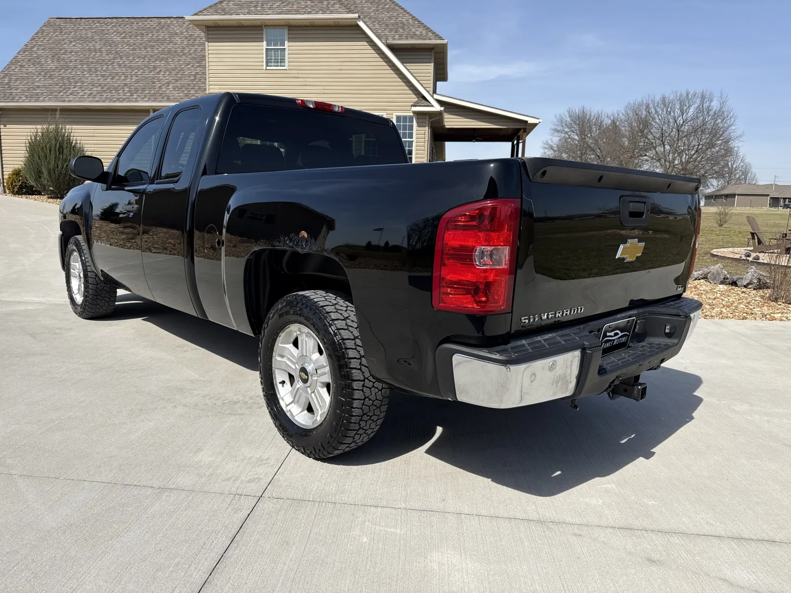 Another view of 2013 CHEVROLET SILVERADO 1500 LT for sale in Clinton, MO at Banks Motors LLC