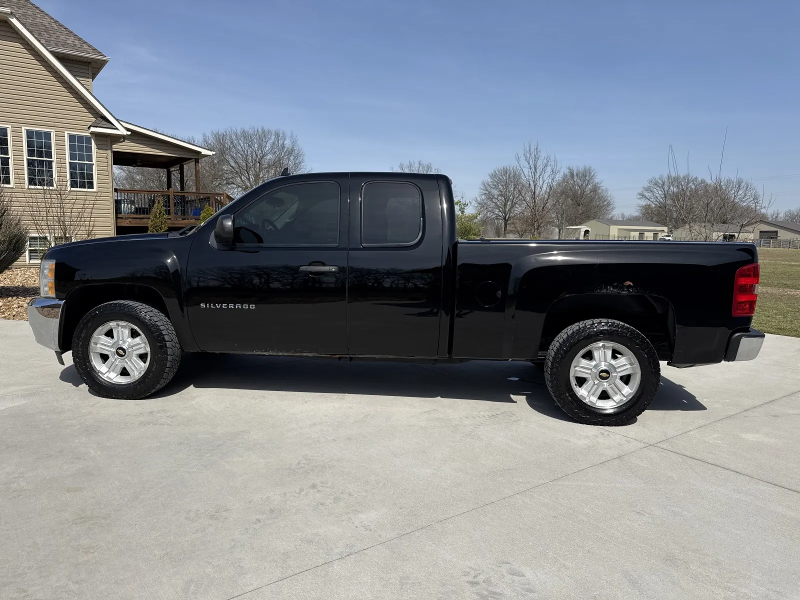 Photos of 2013 CHEVROLET SILVERADO 1500 LT for sale in Clinton, MO at Banks Motors LLC