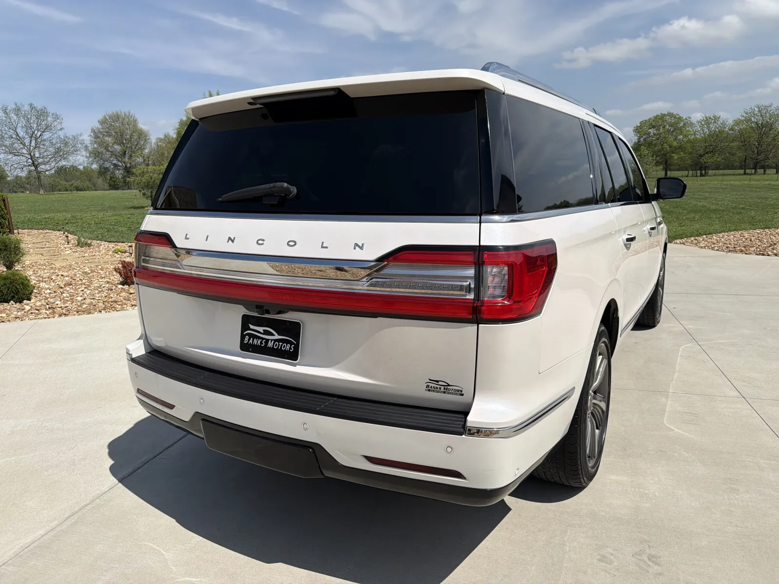 More photos of 2018 LINCOLN NAVIGATOR L RESERVE at Banks Motors LLC, MO