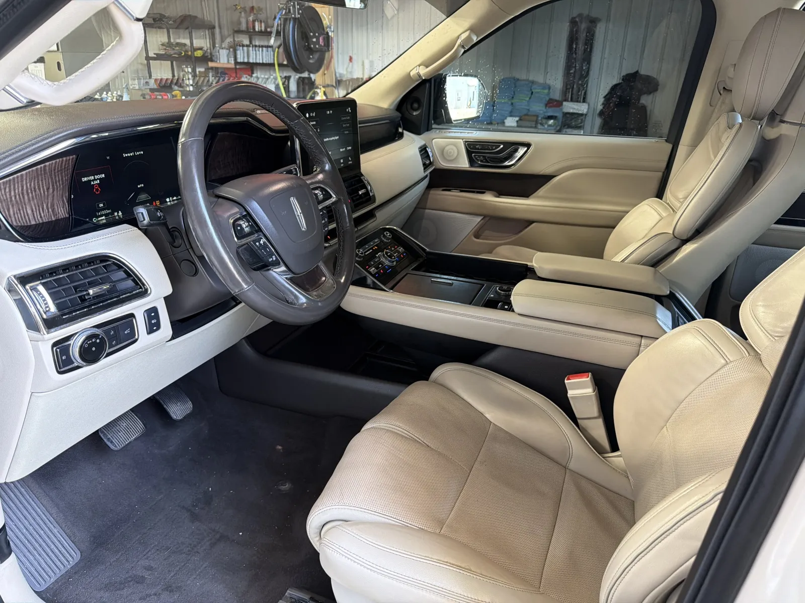 More photos of 2018 LINCOLN NAVIGATOR L RESERVE at Banks Motors LLC, MO