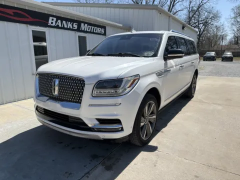 Another view of 2018 LINCOLN NAVIGATOR L RESERVE for sale in Clinton, MO at Banks Motors LLC