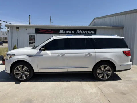 Another view of 2018 LINCOLN NAVIGATOR L RESERVE for sale in Clinton, MO at Banks Motors LLC