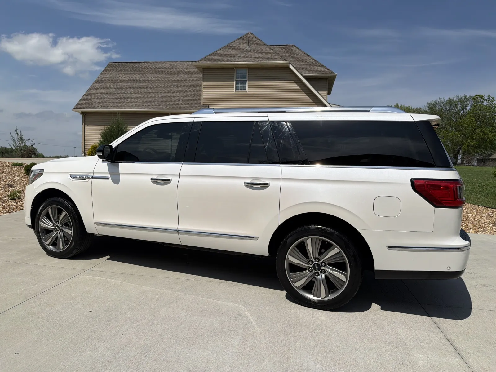 Another view of 2018 LINCOLN NAVIGATOR L RESERVE for sale in Clinton, MO at Banks Motors LLC