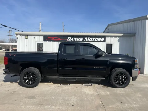 Photos of 2017 CHEVROLET SILVERADO 1500 LT for sale in Clinton, MO at Banks Motors LLC