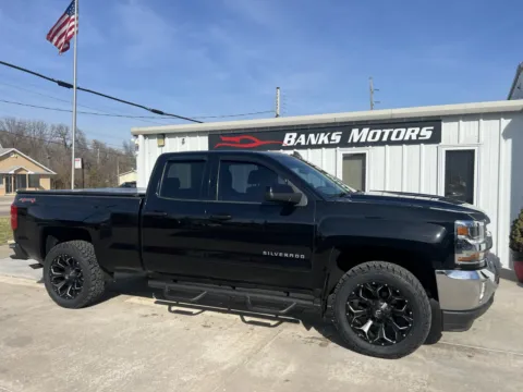Black 2017 CHEVROLET SILVERADO 1500 LT for sale in Clinton, MO
