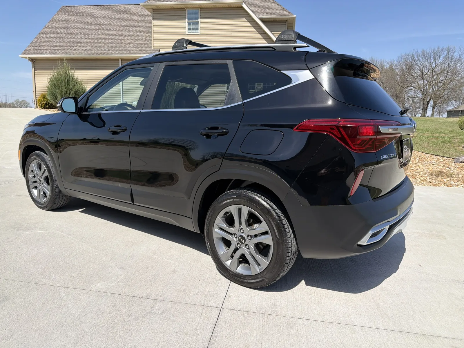 Photos of 2021 KIA SELTOS for sale in Clinton, MO at Banks Motors LLC