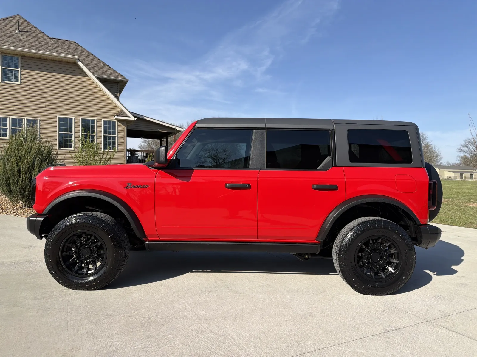 Photos of 2023 FORD BRONCO BASE for sale in Clinton, MO at Banks Motors LLC