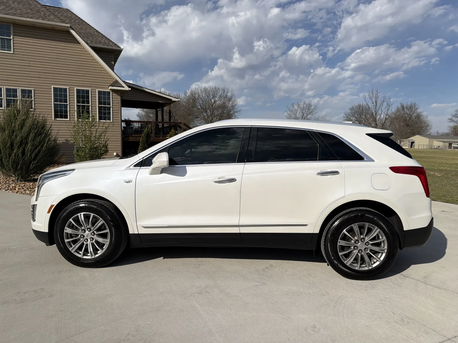 Photos of 2017 CADILLAC XT5 LUXURY for sale in Clinton, MO at Banks Motors LLC