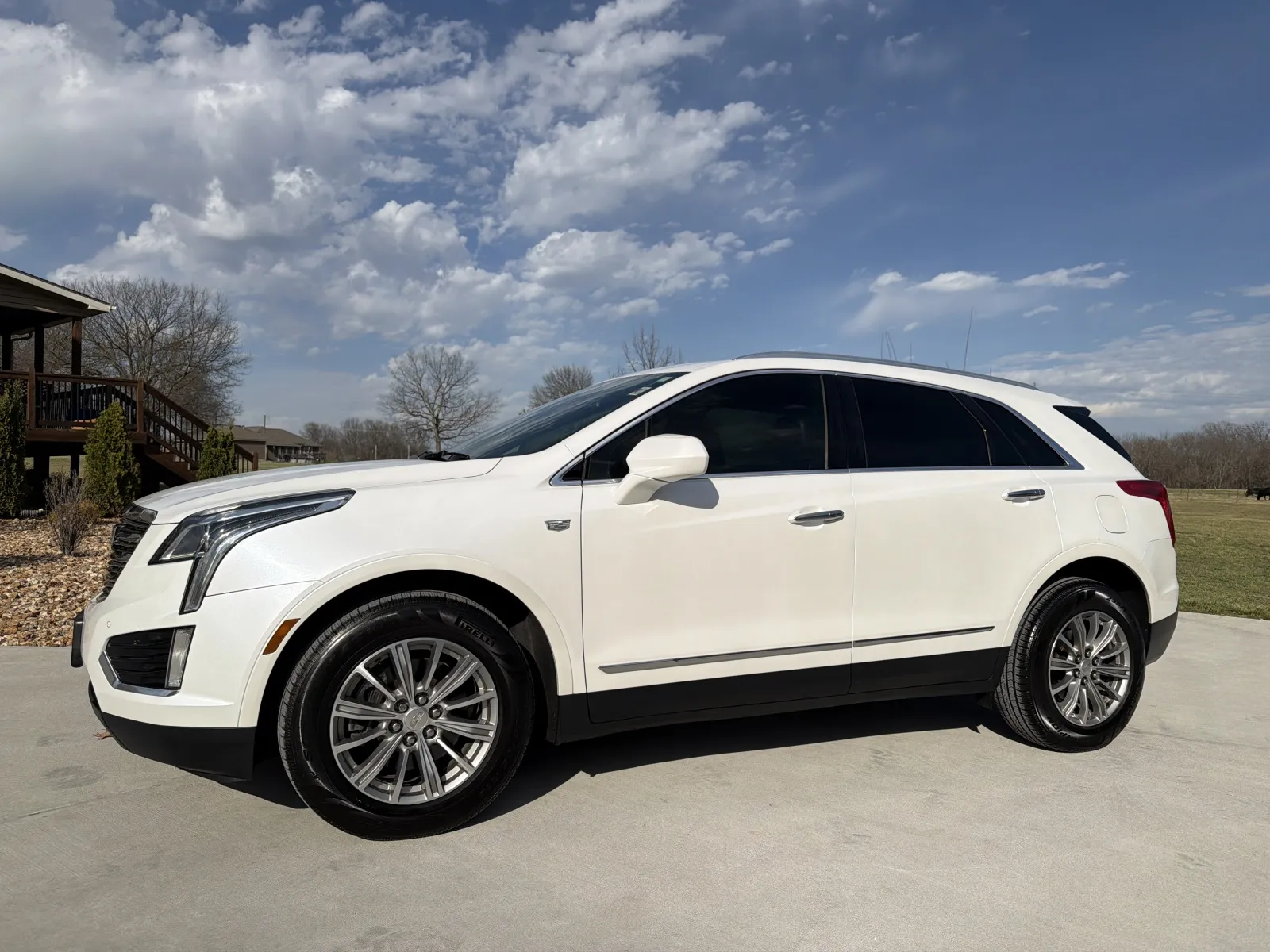 White 2017 CADILLAC XT5 LUXURY for sale in Clinton, MO