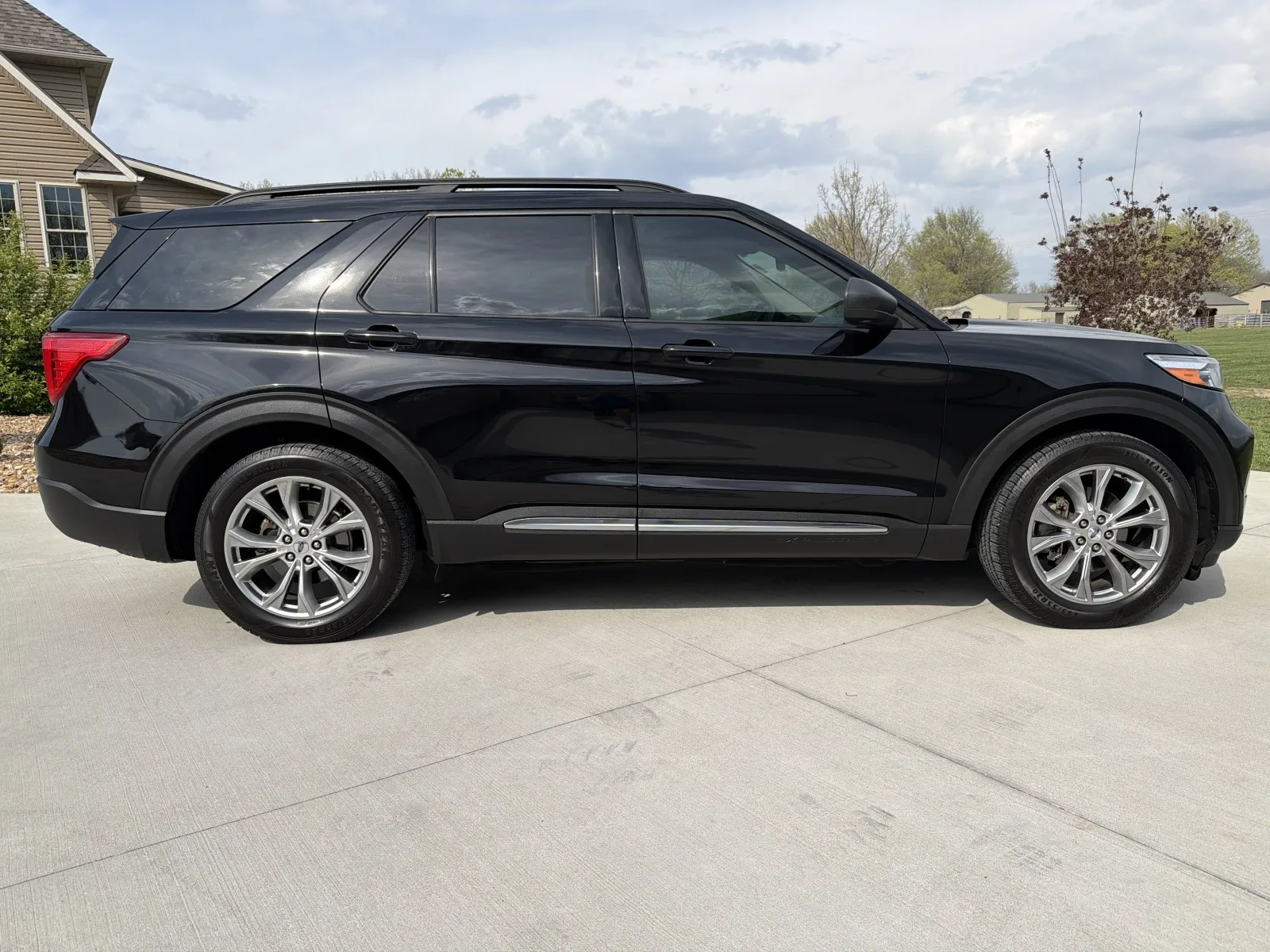 More photos of 2020 FORD EXPLORER XLT at Banks Motors LLC, MO