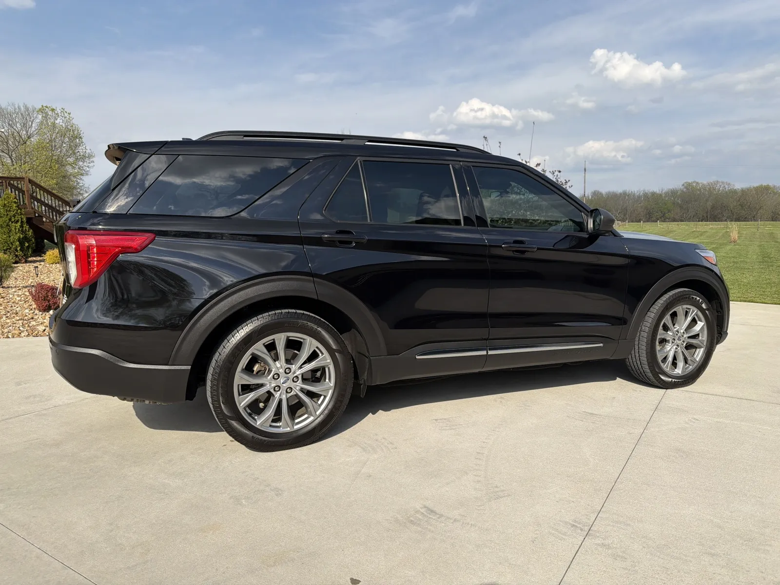 More photos of 2020 FORD EXPLORER XLT at Banks Motors LLC, MO