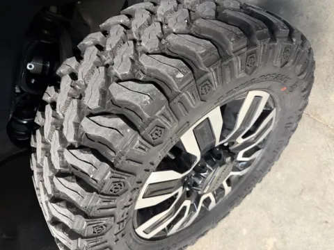 More photos of 2023 GMC SIERRA 2500 AT4 at Banks Motors LLC, MO