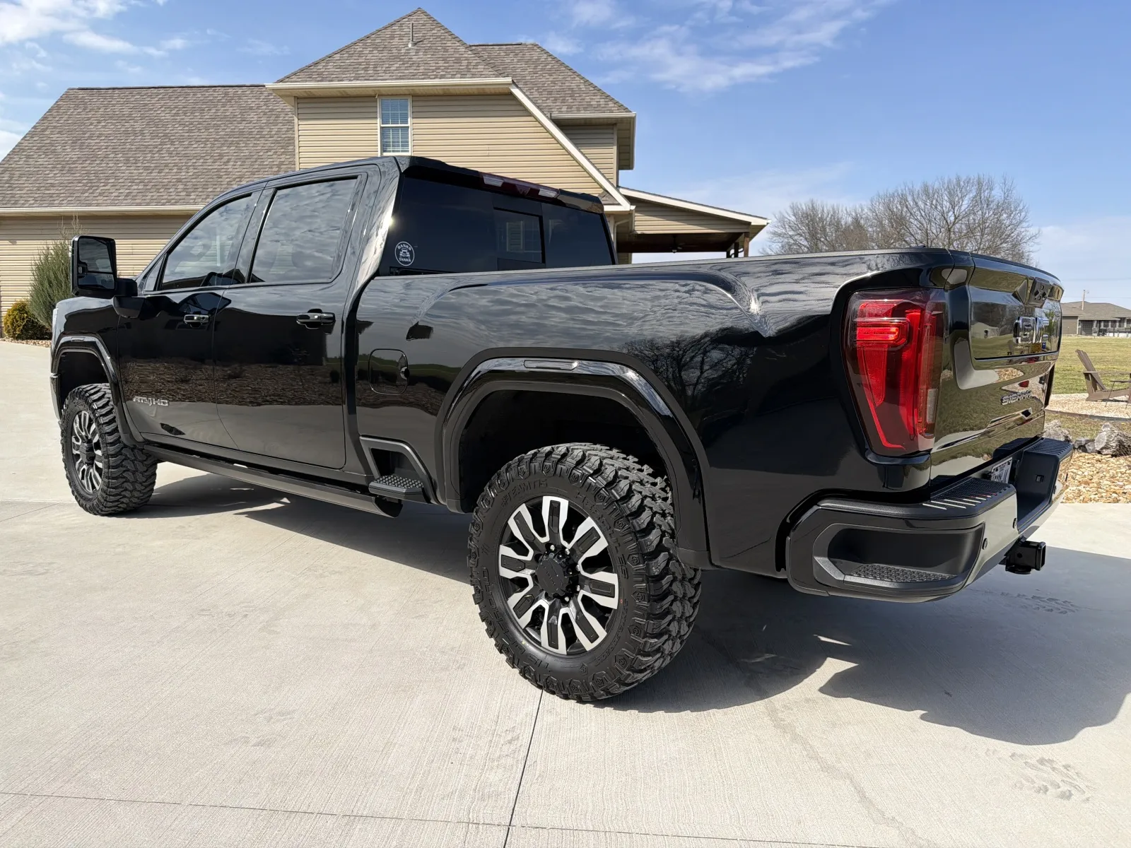Another view of 2023 GMC SIERRA 2500 AT4 for sale in Clinton, MO at Banks Motors LLC