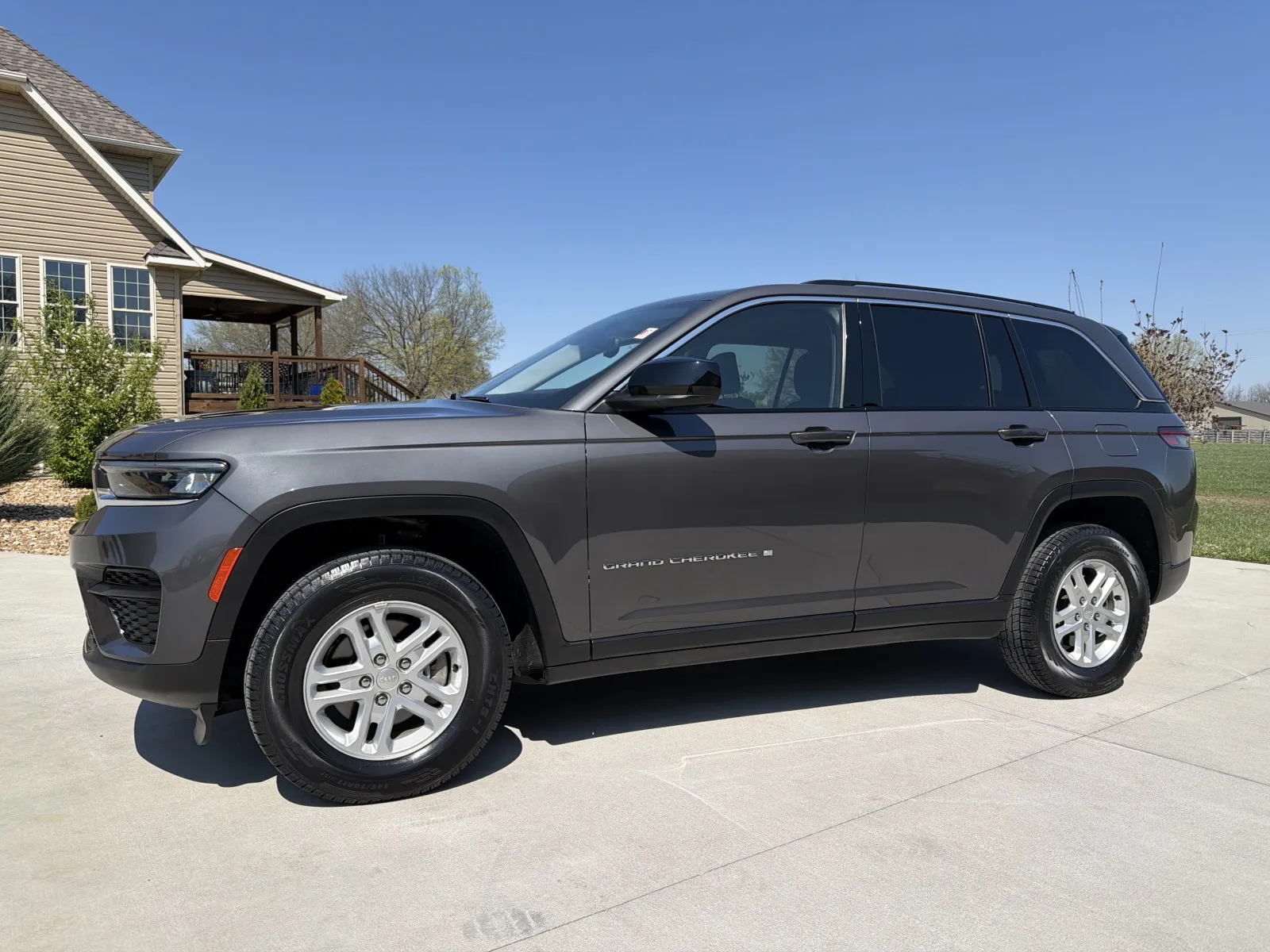 Gray 2022 JEEP GRAND CHEROKEE LAREDO for sale in Clinton, MO