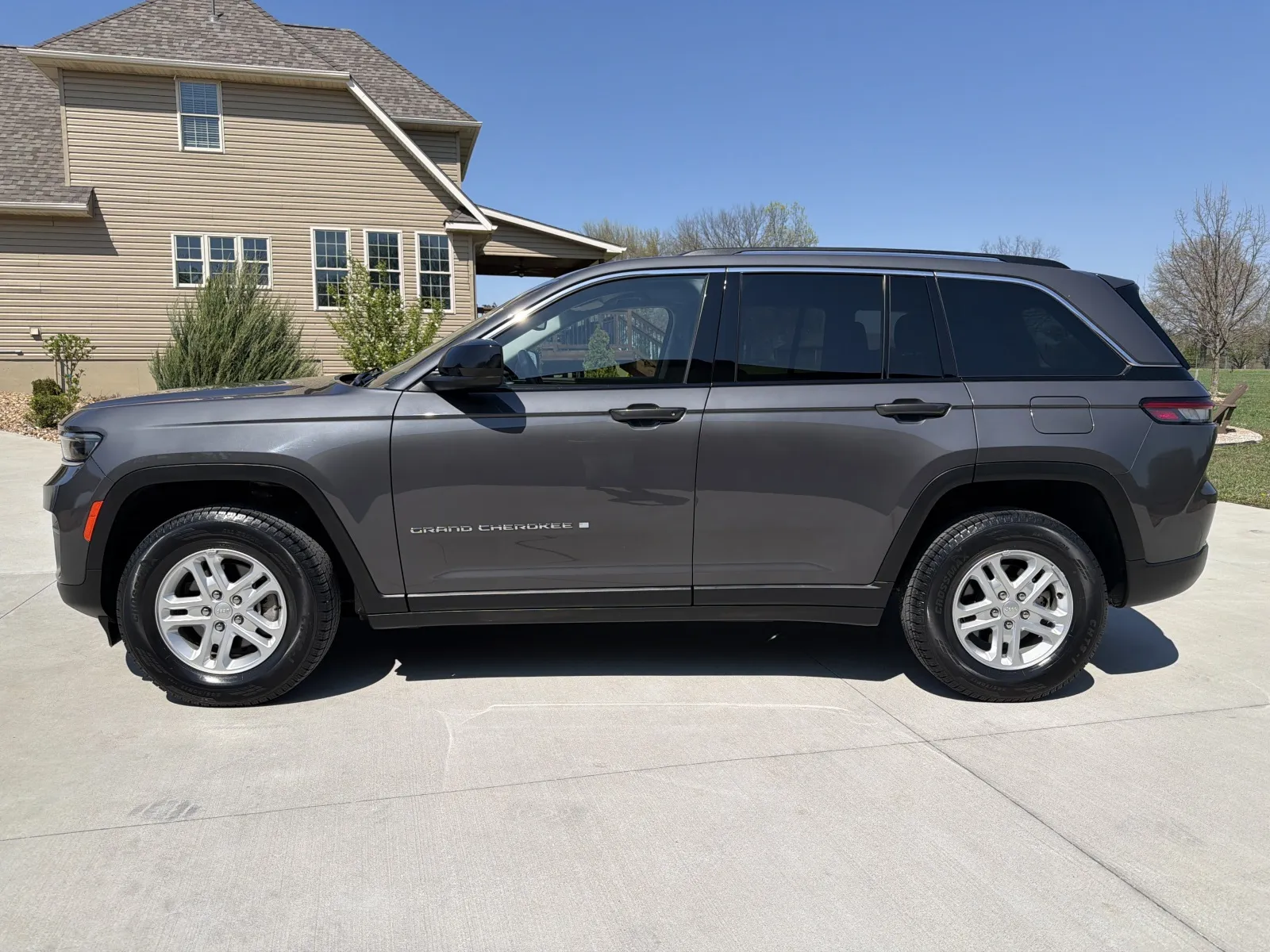 Photos of 2022 JEEP GRAND CHEROKEE LAREDO for sale in Clinton, MO at Banks Motors LLC