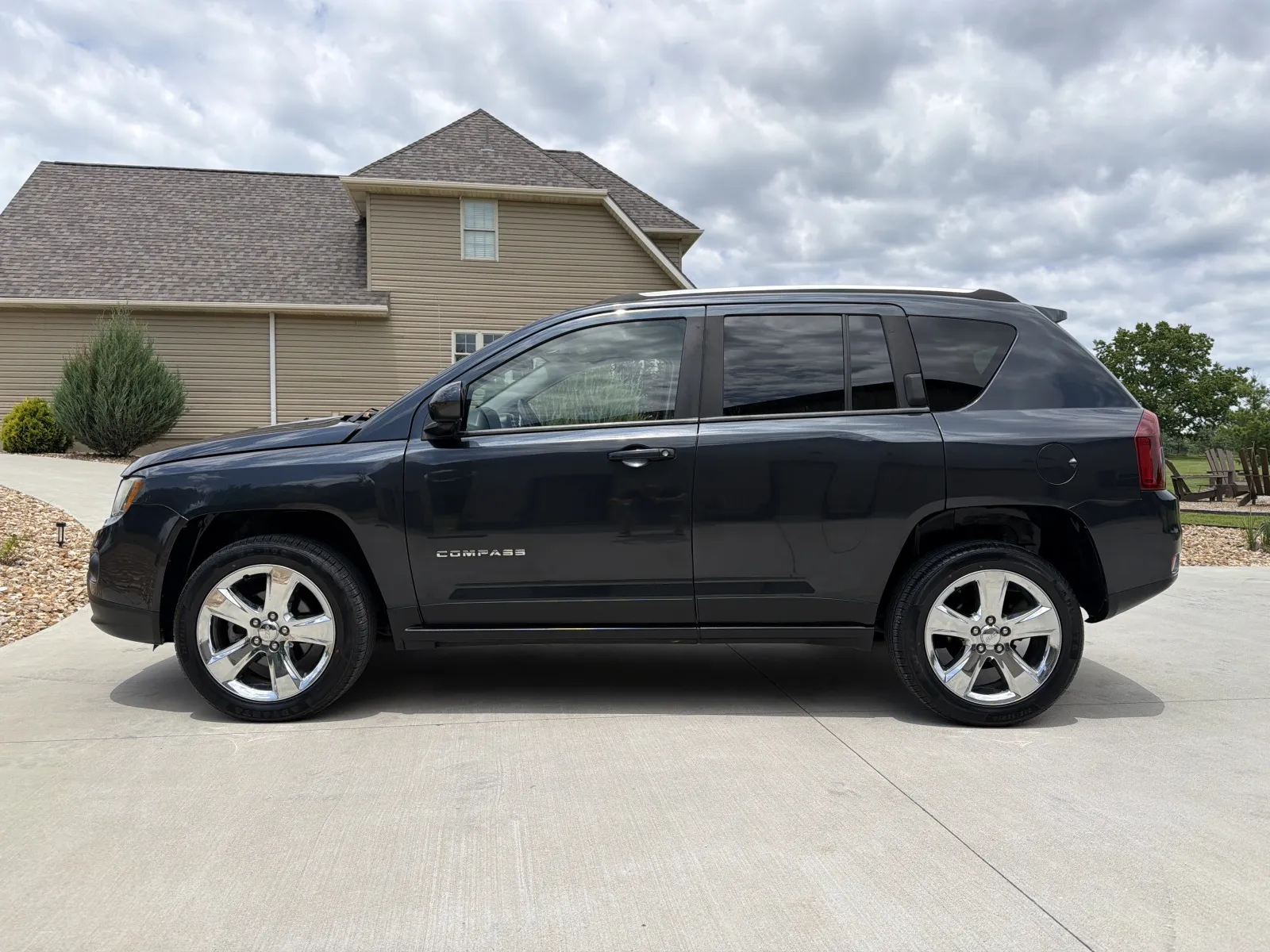 Photos of 2014 Jeep Compass Latitude Sport Utility 4D for sale in Clinton, MO at Banks Motors LLC