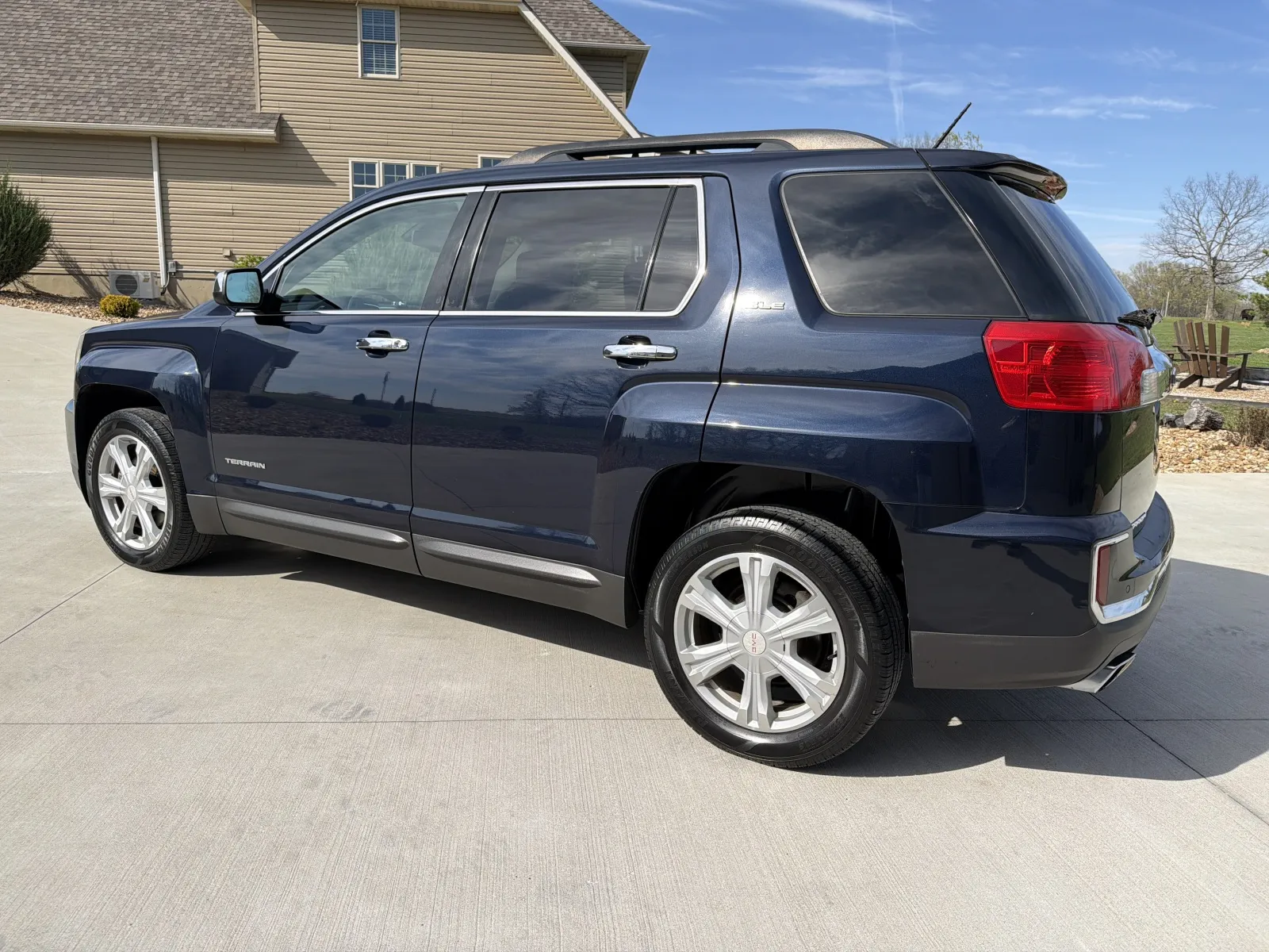 Photos of 2017 GMC TERRAIN SLE for sale in Clinton, MO at Banks Motors LLC