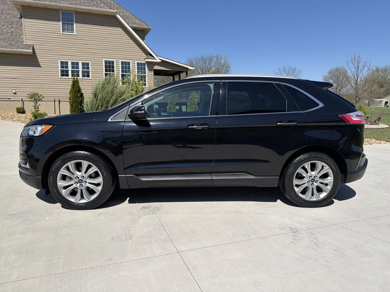Photos of 2019 FORD EDGE TITANIUM for sale in Clinton, MO at Banks Motors LLC